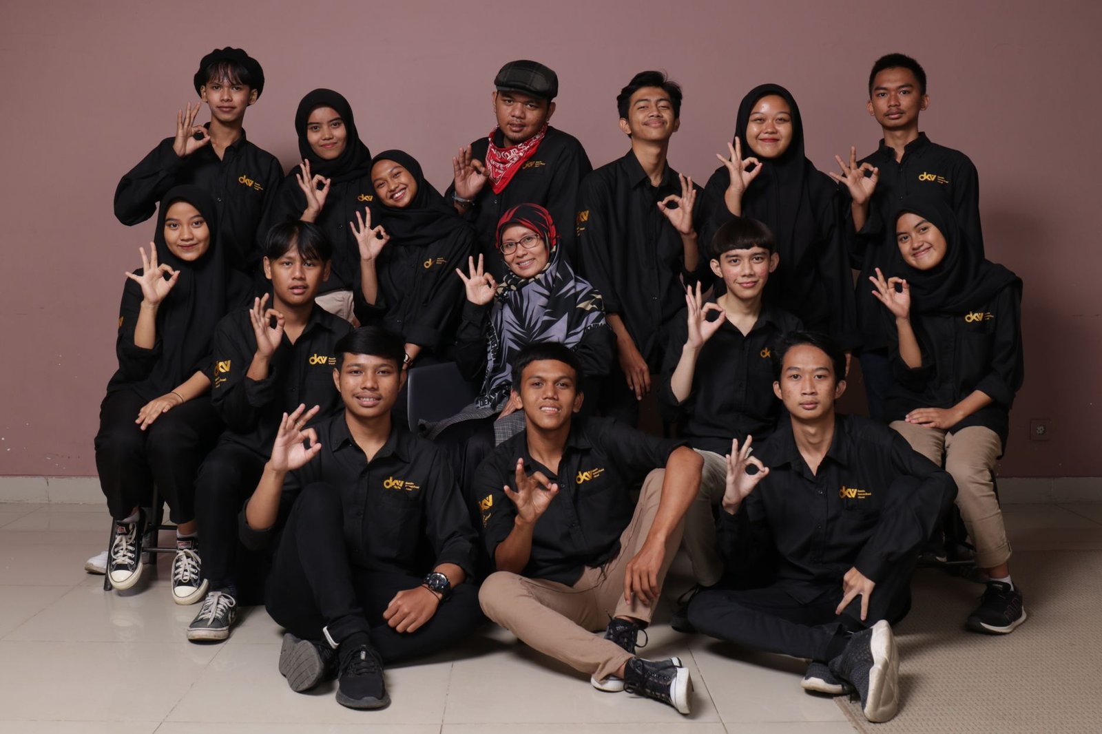 Gambar pelatihan Virtual Assistant profesional dengan peserta belajar mengelola tugas bisnis secara efisien